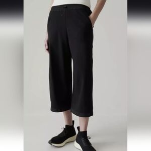 Athleta NWOT Triumph Hybrid Wide Crop Size Small-Tall Black #533711